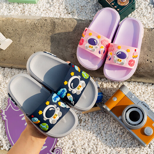 Summer new style cartoon astronaut children's slippers for boys and girls, home comfort slippers, cute slippers that can be worn outside, gray 34-35
