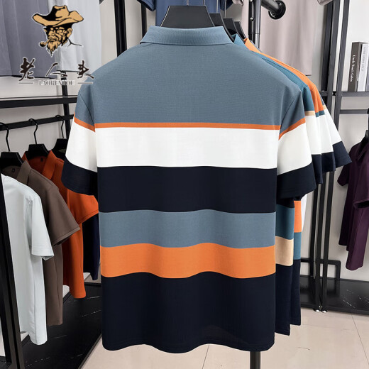 Das kurzärmelige T-Shirt des Alten Mann