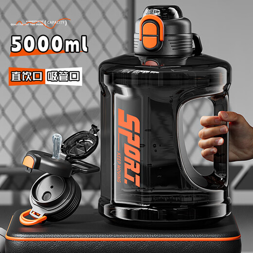 Anjiren Extra Large Capacity Plastic Water Cup High Temperature Resistant Dayton Bucket 2025 Summer New Boys Sports Construction Site Anti-fall Water Bottle Extra Large Capacity + Double Drinking Cover Sports Black 2.5L