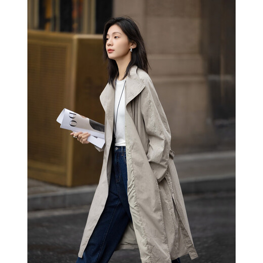 德玛纳【纸片人效果】春季学院风立领压褶系带藏肉云感棉风衣外套女长款