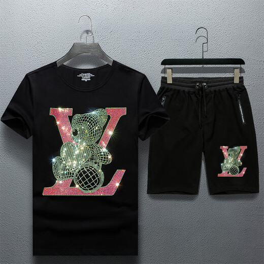 Kuqi European Station 2024 New Iron Diamond T-shirt à manches courtes Short Suit pour garçons en forme de V Jeune homme décontracté Internet Célébrité Summer DK-1047 Black M (adapté à 110-120jin [Jin est égal à 0,5 kg]))