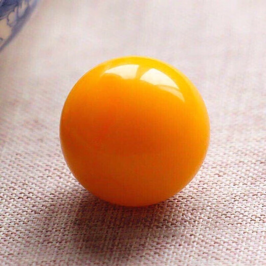 Fat Donglai quality beeswax single bead with guinea pig yellow floating flowers old wax single round bead chicken fat yellow full honey about 16mm 1