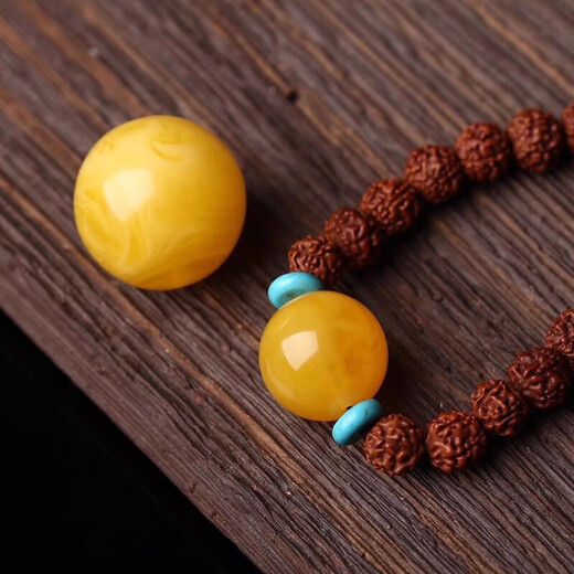 Fat Donglai quality beeswax single bead with guinea pig yellow floating flowers old wax single round bead chicken fat yellow full honey about 16mm 1