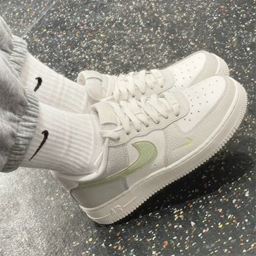 Nike Nike Spring Damenbrettschuhe Leichter atmungsvoller Komfort Freizeitschuhe Modetrendy Air Force One Low Top Board Schuhe IB3881-001/Weiß/Grau/Blau 36.5