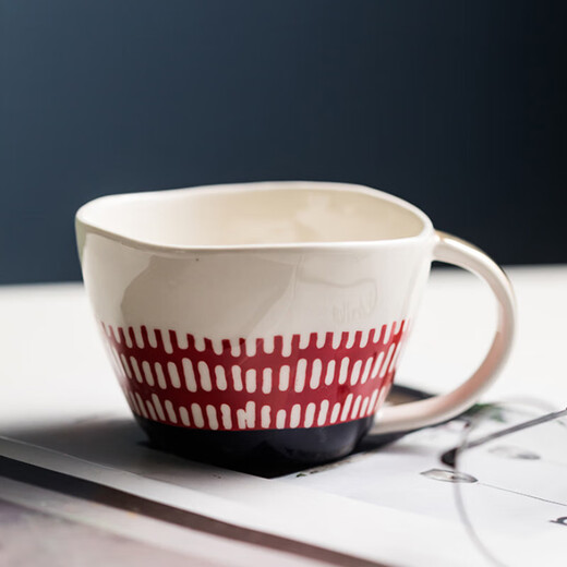 Perfect Nordic ins style coffee cup mug milk cup ceramic simple breakfast cup couple cup red plaid 380ml