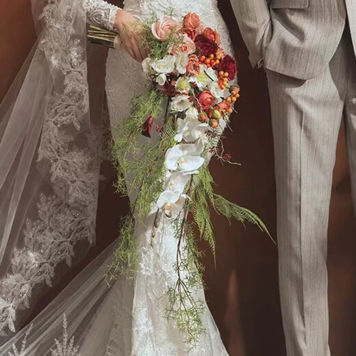 Wedding photography props hand-held flowers wedding photos retro white yarn shooting pink rose waterfall simulation bouquet new waterfall bouquet style 10 0 pieces