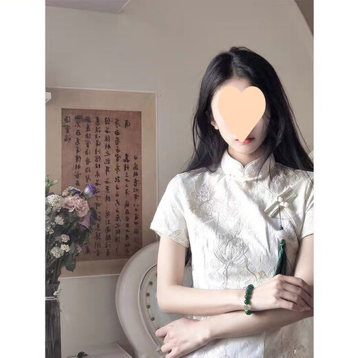 Bunte Edelstein Sommer Cheongsam White Kleid mädchenhafter nationaler Stil 846 Meter Weißgrün Anhänger L.