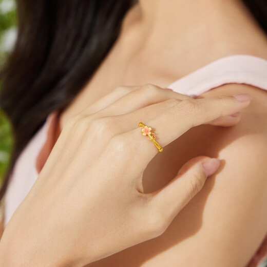 Lukfook Jewelry gold ring Fuman heirloom gilded small peach blossom pure gold ring, priced at F96G0001DS, about 2.52 grams