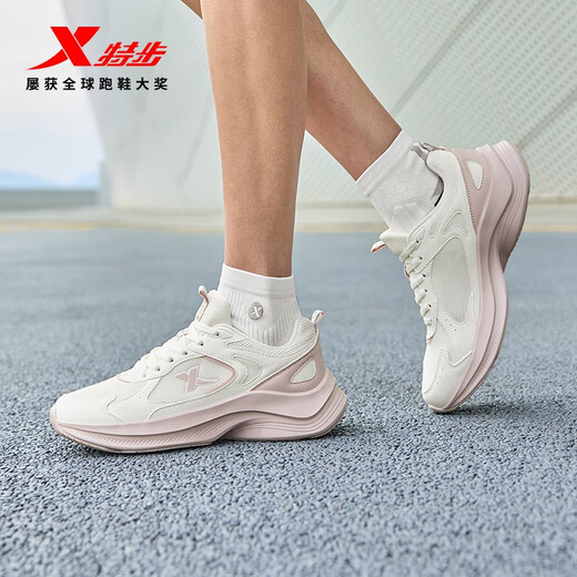 Xtep Women's Running Shoes Sports Shoes Winter New Mesh Breathable Lightweight Shock-Absorbing Casual Running Shoes Pink