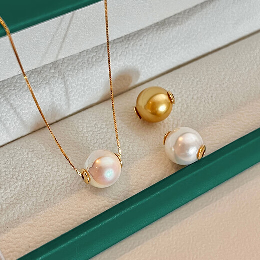 Simple and atmospheric pearl pendant single akoya pearl necklace Passepartout pendant clavicle chain for women 2025 new 10mm 3 pearls + 1 chain