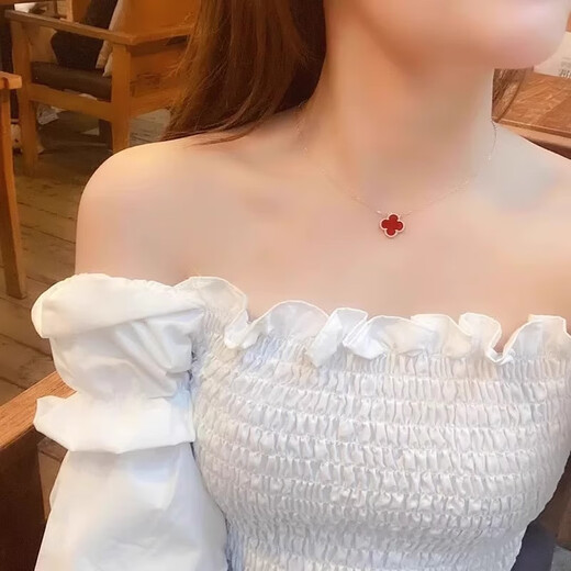 Century-old Fenxiang light luxury four-leaf clover necklace 18K gold women's Au750 carnelian clavicle chain gold gift gift Lao Fengxiang 18k rose gold carnelian four-leaf clover necklace