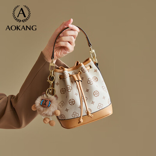 奥康（Aokang）包包女包潮流时尚水桶包大容量手提包通勤休闲七夕情人节送女友 米白色（煤球挂饰）