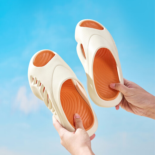 Aokang Herrenschuhe 2025 Sommer neuer weicher Sohle bequemer Freizeitpantoffeln täglich Outdoor-Kleidung Lochschuhe im Laden Reis/Orange 1251732011 40-41 geliefert
