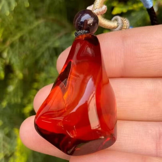 Weici natural Burmese amber high-quality glass-bottomed blood amber pendant pendant stationery craft jewelry