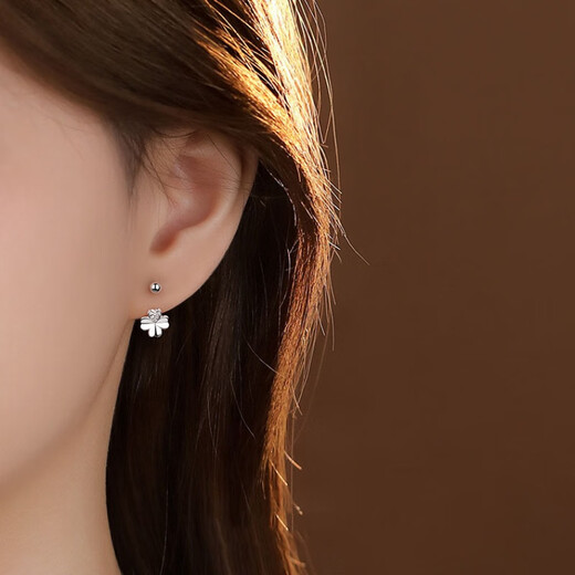 DL 1998 Fat Donglai same style platinum earrings PT950 platinum four-leaf clover female ear piercing earrings screw twist ear bone nail 2 platinum four-leaf clover ear hook
