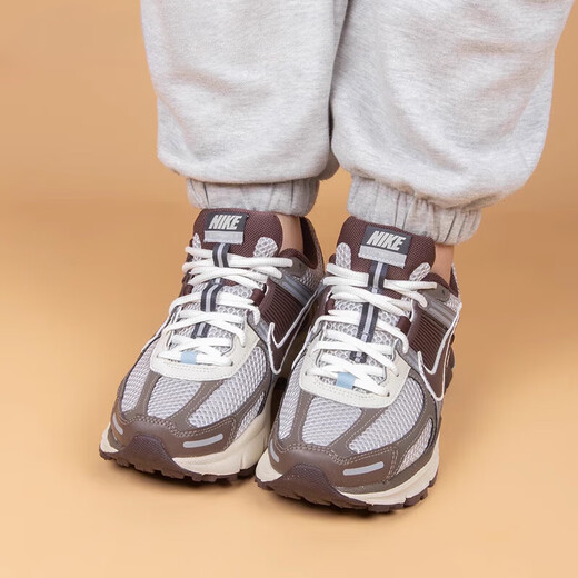 NIKEZoomVomero5女款低帮复古运动跑步鞋FD9920-022 FN3695-001白粉 39