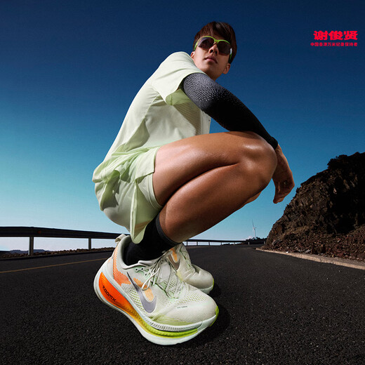 Nike Herren schnell trocknend zwei-in-eine-Lauf-Shorts Herbst Atmungsfreie offizielle Nike-Stride FN2993 701 Leichte gelb grün/leicht gelb grün/leicht gelb grün/silber s