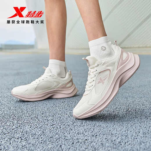 Xtep Women's Running Shoes Sports Shoes Winter New Mesh Breathable Lightweight Shock-Absorbing Casual Running Shoes Pink