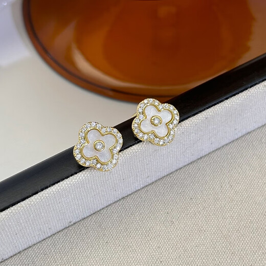 Flashing light luxury four-leaf clover earrings for women new niche design earrings birthday gift light luxury rhinestone four-leaf clover white sterling silver earrings