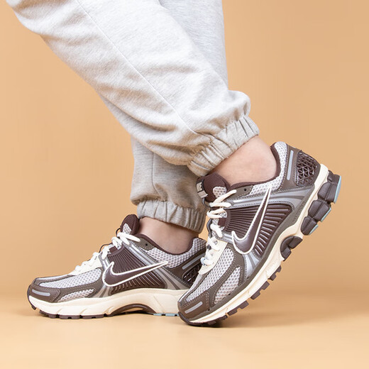 NIKEZoomVomero5女款低帮复古运动跑步鞋FD9920-022 FN3695-001白粉 39