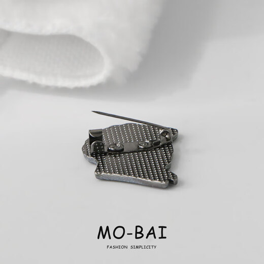 Fat Donglai's same Chairman Mao badge serving the people Chinese style retro Mao Zedong badge clothes pin Mao Zedong badge