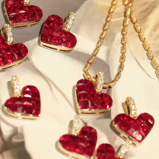 Junpo French romantic 18K gold ruby ​​love pendant high-end light luxury neck jewelry ins style gift 18K gold ruby ​​love pendant