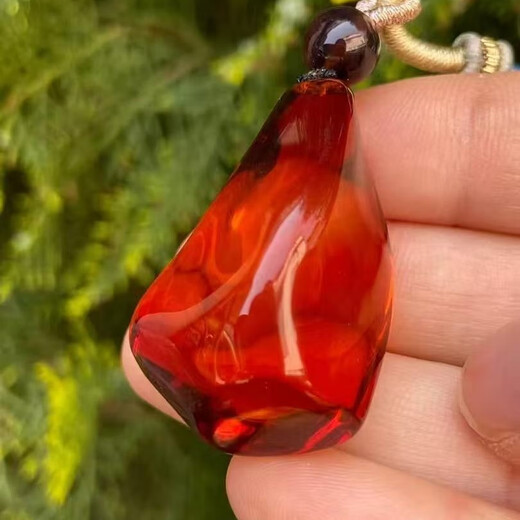 Weici natural Burmese amber high-quality glass-bottomed blood amber pendant pendant stationery craft jewelry