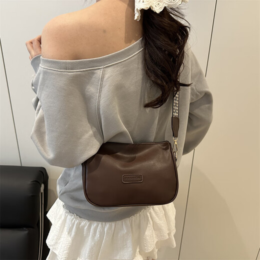 斜挎包女2025新款春夏bags真皮女包通勤包高级感精致单肩枕头包 咖色