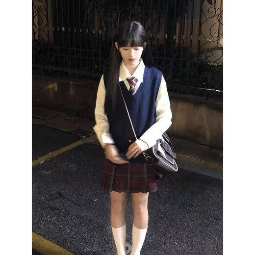 
Her style 2691 people collect original jk uniforms with long sleeves tops in college style wear V-neck sweater vest horse (long shirt + navy blue vest + black JK skirt + stripes 1 M 42