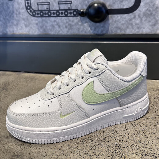 Nike (Nike) Casual Shoes Женская обувь 2025 Summer New Sports Shoes af1 Air Force One Модные легкие и универсальные кроссовки с низкой вершиной IB3881-001 Белый зеленый серой 37,5