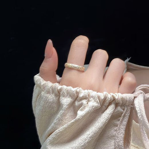 Lao Fengxiang Xiangyun 999 solid silver ring with gold markings, female element ring, national style new Chinese style wedding anniversary gift for girlfriend and wife, pure silver heart sutra scroll, gold painting ring with auspicious clouds