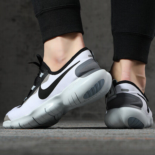 耐克（NIKE）男款跑步鞋夏季FERR5.0赤足轻质缓震舒适透气训练运动鞋 AQ1289-004 38.5