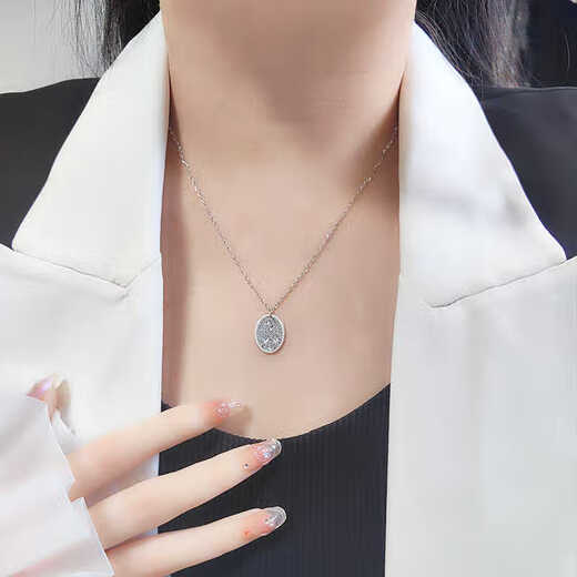 Dirholl PT950 platinum retro disc necklace for women platinum crushed ice light luxury 520 Valentine's Day gift for girlfriend and wife PT950 platinum retro disc platinum necklace for women