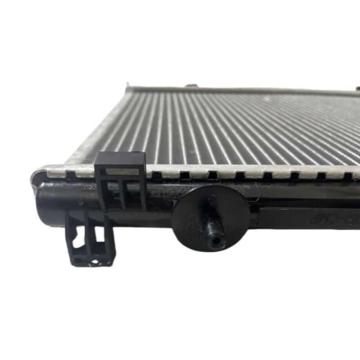 Adecuado para Yixuan D53 Gran tanque de agua Condensador Conjunto de red de enfriamiento Yixuan B012588 12588