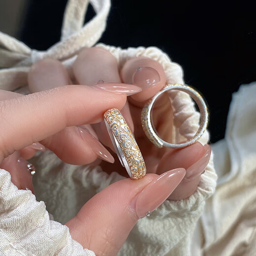 Lao Fengxiang Xiangyun 999 solid silver ring with gold markings, female element ring, national style new Chinese style wedding anniversary gift for girlfriend and wife, pure silver heart sutra scroll, gold painting ring with auspicious clouds
