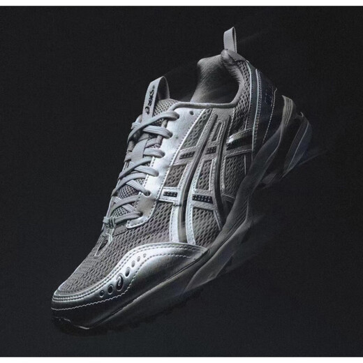 Asics XFREJAWEWER joint brand GEL-1090v2 electroplated silver retro running shoes for men and women. Official authentic electroplated silver 1203A254-020 43.5 half a size