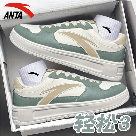 Anta (Anta) Herrenschuhe und -schuhe für Männer 2025 Sommer Neue Lederflächenflächen-Wasser-Splicht-resistentes kleidung-resistente Freizeitschuhe Leichte und trendige weiße Schuhe für Männer entspannen 3-riechende Grün/Fisch Bauch weiß/Latte Khaki 42