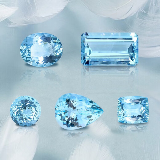 An Xuan Jewelry's Santa Maria, Brazil loose aquamarine stone is set with 18K gold. Please contact customer service to select loose stones.