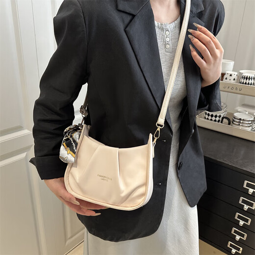 Frauen 2025 Frühling neuer modischer faltiger Umhängetaschen Vielseitige Crossbody -Tasche Mode Achselhöhlen -Tasche 6252 Weiß