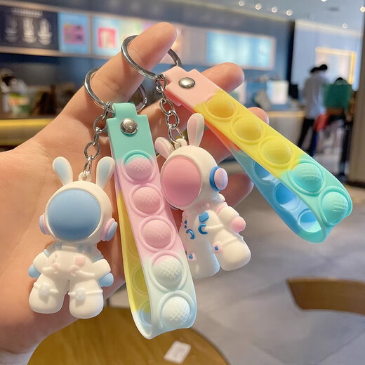 Space Rabbit's New Keychain Doll Pends para la exquisita bolso escolar de las mujeres Adorno colgante Lindo INS Cadena de llave Ring Ring Space Conejo con tira de cuero azul