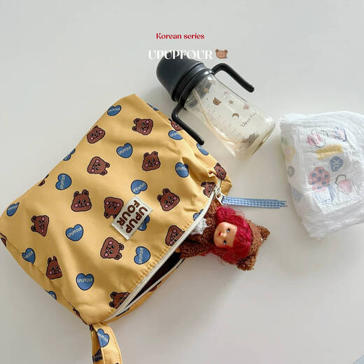 爱帛哆出口尿布收纳外出宝宝衣物袋绗缝奶瓶妈咪推车挂包化妆包 黄色小熊收纳包26*20*7cm