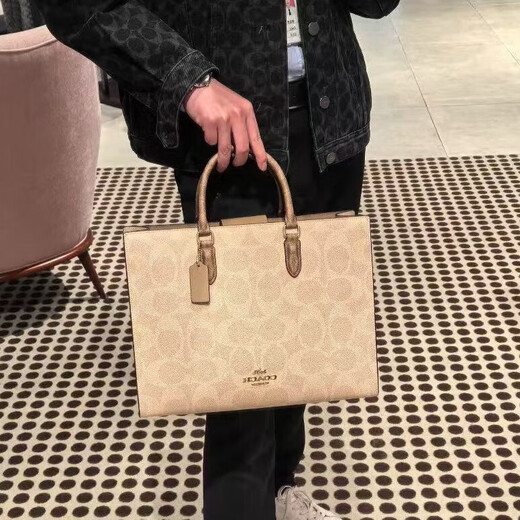 蔻驰（COACH）女包24年新款 Maggie 老花帆布 百搭托特包斜挎包 送女友节日送礼 灰褐色 CY677-IMXI9（大号） 尺码咨询客服