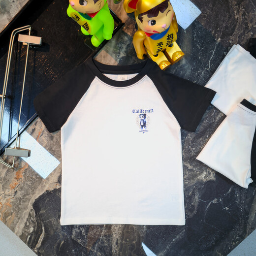 T-shirts pour garçons pour enfants en été moyens et grands enfants 2025 NOUVEAUX Boys coton pur-manche à manches courtes hommes et femmes TOPS Été TRENDY T Black and White régulier F688 130 (125-135 cm)