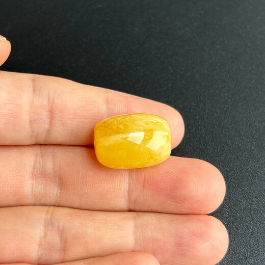 Yuzhi 1 item 1 certificate 1 shot natural raw mineral Russian beeswax barrel beads transfer beads amber single beads chicken oil yellow with beads G9939 treasured orphan product 3.11 grams