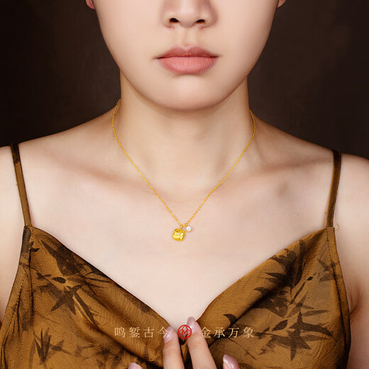 Ming Diamond International 18k gold small sugar cube pendant female au750 moissanite sugar cube neck ornament simple necklace birthday gift for girlfriend