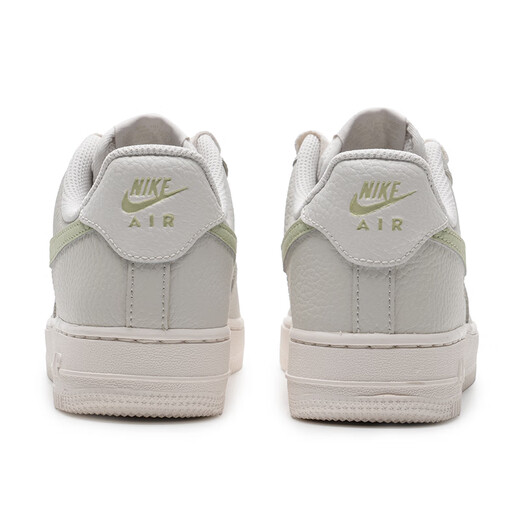 Nike (Nike) Chaussures décontractées pour les femmes 25 Nouvelles Air Force1 Force aérienne 1 Tenche et à la mode Chaussures blanches Activité étudiante Low Top Chaussures IB3881-001 / White / Green clair 35.5