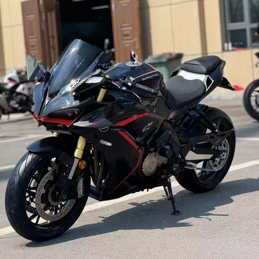 Second-hand new Qianjiang QJ racing 600 four-cylinder water-cooled heavy motorcycle large-row sports car party racing spring breeze 675SR motorcycle gray