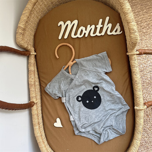Jingmengyuan 0-3 Monate Babykleidung in Scheiße gewickelt Summer Ultra-dünn Typ A männlich und weibliches Baby Neugeborenes kurzärärmiges Dreieck Ha-Shirt 52 Hanfgrau Kurzärärmelte (schwarzer Bärenkopf) 52 Codes empfohlen 6-8 Jin [Jin gleich 0,5 kg]