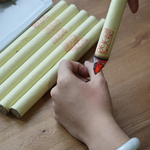 1098 Tage Qichun Wild Moxa Sticks 1,8 cm drei Jahre altes Chen mit einer warmen Moxibustion -Säule 5 bis 1 Moxablatt Moxa -Samt 1,8*20 cm (10 Teile pro Schachtel)