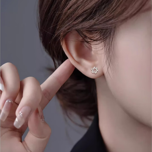 Xinshe S999 sterling silver six-pointed star earrings for women, pierced ears for sleeping, no need to pick them up, niche design earrings, exquisite silver earrings, a pair